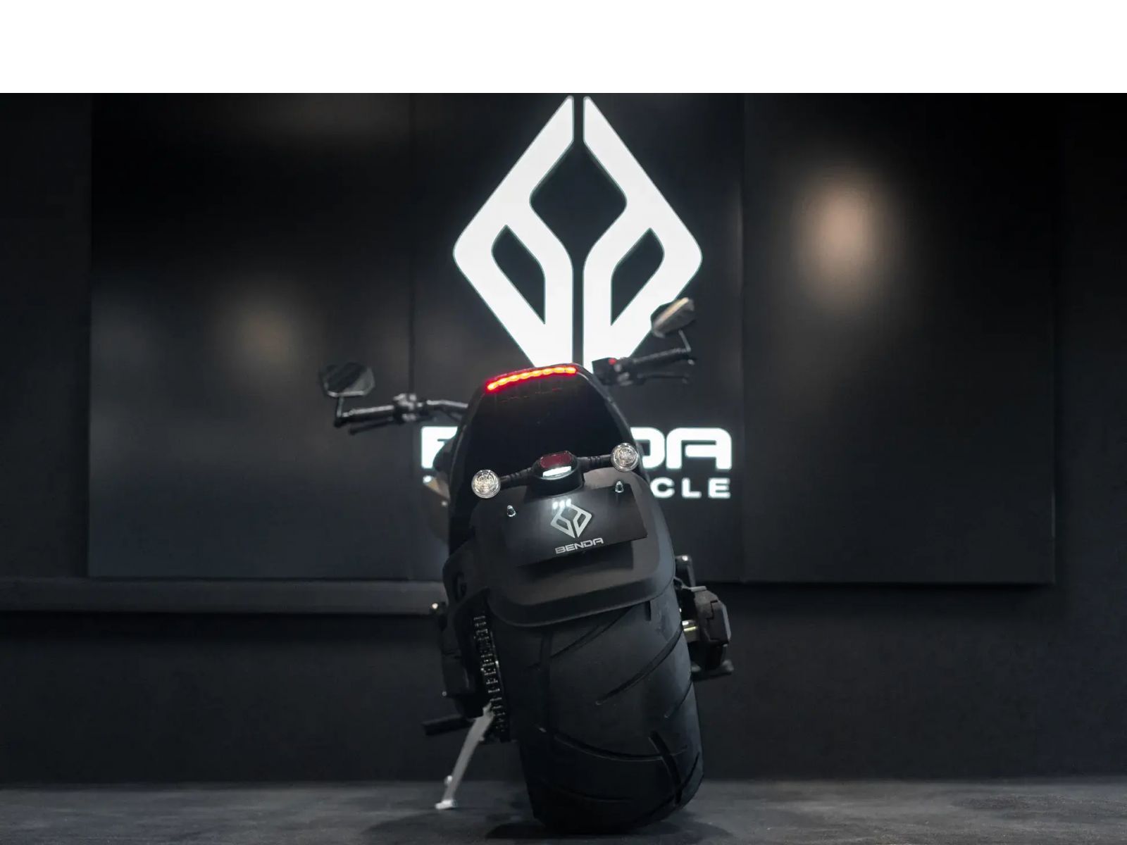 Круизер BENDA LFC 700 (BLACK) 2026